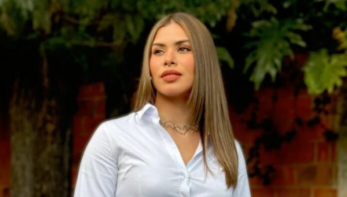 Linda Sibrián sorprende con radical cambio de look Linda Sibrián dejó atrás su estilo