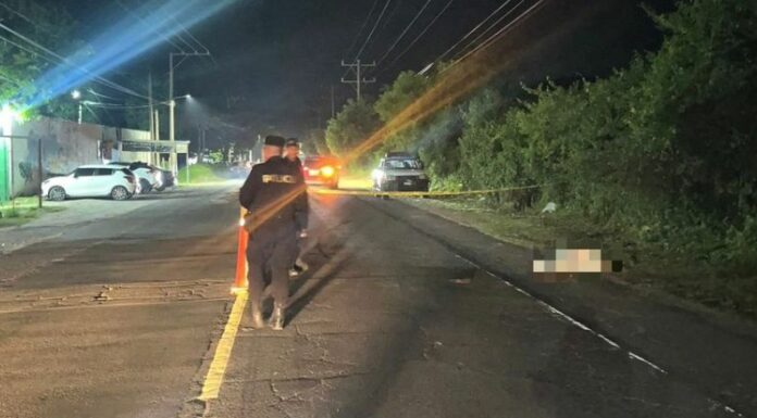 Un hombre de la tercera edad murió atropellado anoche mientras cruzaba la calle en el km 35 de la carretera antigua a Zacatecoluca, en San Pedro Masahuat.