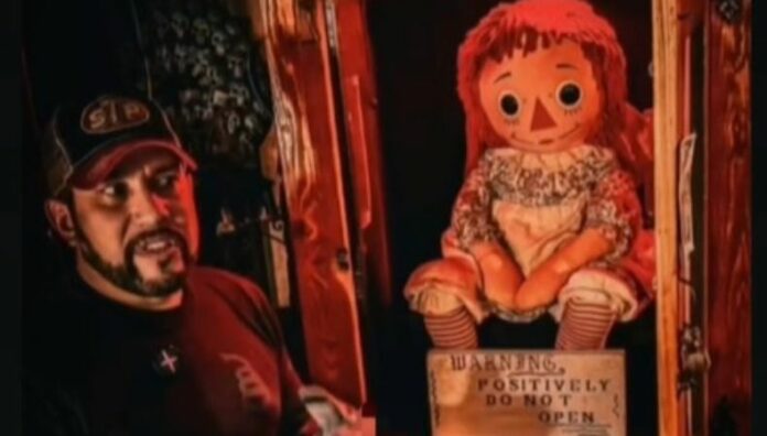 Dan Rivera, cuidador de Annabelle, muere en Pensilvania Dan Rivera, miembro de NESPR y cuidador de la muñeca Annabelle, falleció de forma repentina durante una gira en Estados Unidos. Aún se investigan las causas de su muerte.