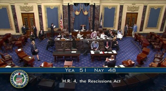 El Senado de EE.UU. aprobó un recorte de 9,000 millones de dólares que afecta ayuda internacional y medios públicos.