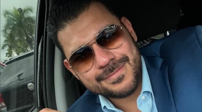 Federico Zeledón fue captado por una cámara oculta al salir del foro de TCS. El video, acompañado por una canción popular, se viralizó rápidamente entre sus compañeros de trabajo.