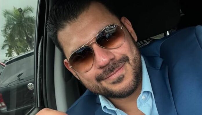 “¿Quién es ese hombre” ¡Federico Zeledón es grabado por cámara oculta! Federico Zeledón fue captado por una cámara oculta al salir del foro de TCS. El video, acompañado por una canción popular, se viralizó rápidamente entre sus compañeros de trabajo.