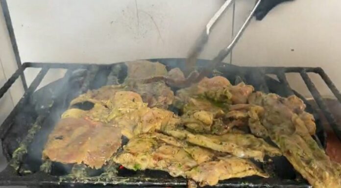 Para evitar cualquier riesgo de enfermedades, médicos recomienda cocinar bien la carne para matar cualquier bacteria.