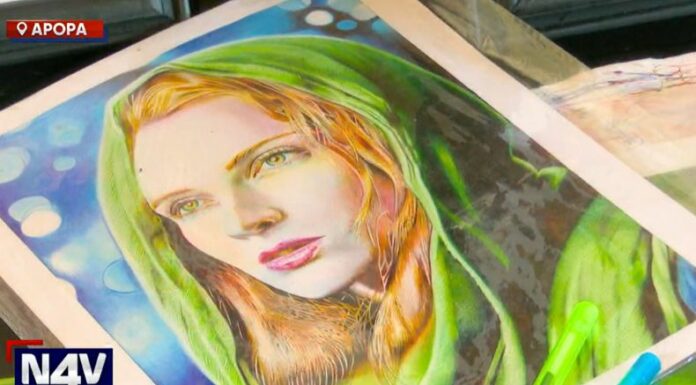 César demuestra que basta con un bolígrafo, una hoja en blanco y muchas ganas de compartir lo que se lleva dentro para hacer arte.