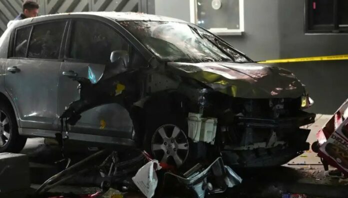 Atropello masivo en Los Ángeles dejó más de 20 heridos Un vehículo arrolló a más de 20 personas que esperaban entrar a un club nocturno en el bulevar Santa Mónica, Los Ángeles, California.