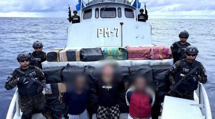 En una nueva operación, la Marina Nacional incautó 1.3 toneladas de cocaína, con un valor aproximado de $33 millones.