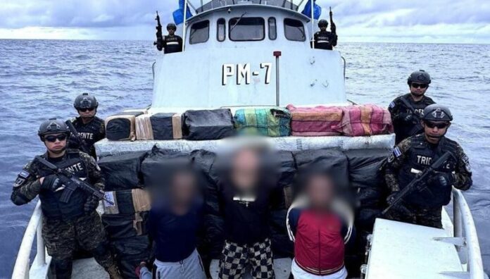 Marina Nacional incautó 1.3 toneladas de cocaína valoradas en más de $30 millones En una nueva operación, la Marina Nacional incautó 1.3 toneladas de cocaína, con un valor aproximado de $33 millones.