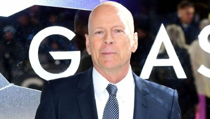Bruce Willis enfrenta nuevas complicaciones por su enfermedad Reportes recientes señalan que el actor ya no puede leer, hablar ni caminar. Su familia no ha confirmado esta información.