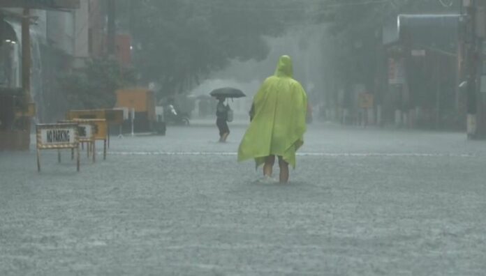 Decenas de miles de desplazados por inundaciones en Filipinas Tras las intensas lluvias durante la noche, un río se desbordó y forzó la evacuación de miles en la capital de Filipinas, Manila.