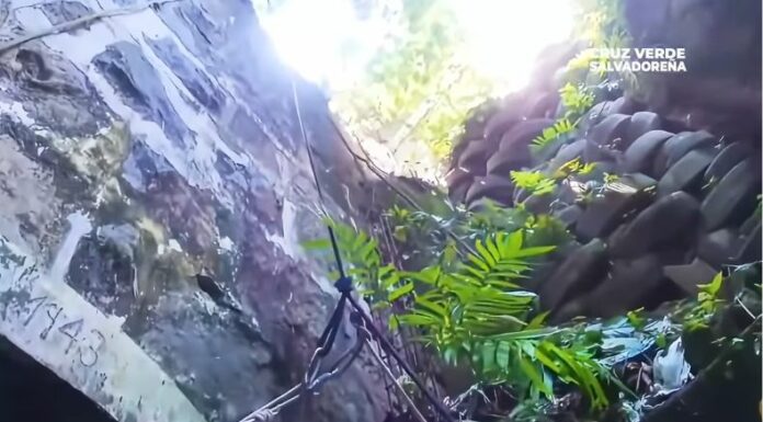 El cadáver se encontraba en una quebrada en el kilómetro 13 ½ de la carretera Panorámica, en Santiago Texacuangos.