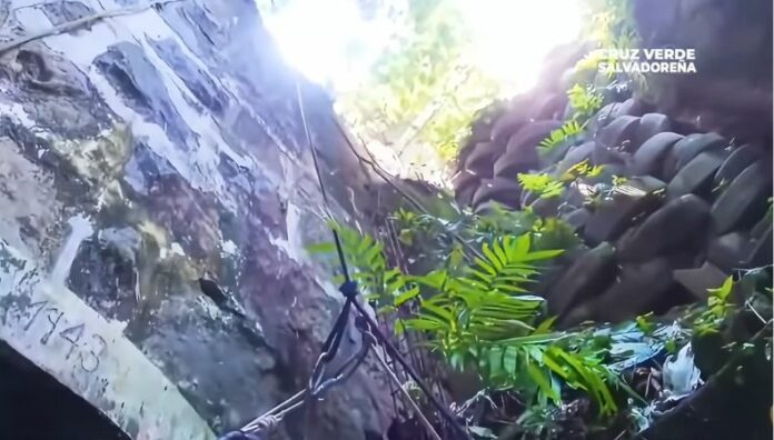 Recuperan cadáver en quebrada de Santiago Texacuangos El cadáver se encontraba en una quebrada en el kilómetro 13 ½ de la carretera Panorámica, en Santiago Texacuangos.