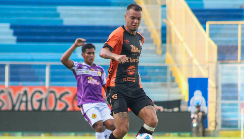 El atacante chileno, Sebastián Julio, habló sobre las expectativas que tiene con los emplumados para el Apertura 2025.