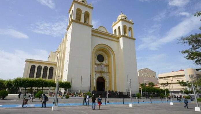 Auge del turismo en El Salvador impulsa formalización de empresas del sector Con el crecimiento turístico y la mayor afluencia de turistas se han formalizado también muchas empresas turísticas.