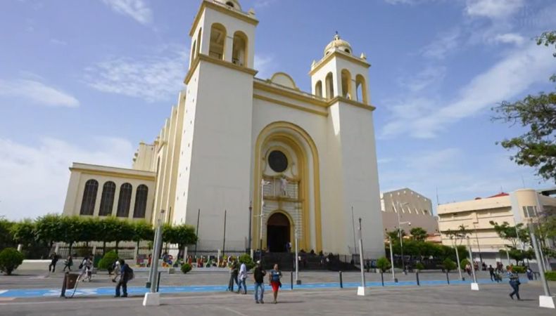 Auge del turismo en El Salvador impulsa formalización de empresas del sector