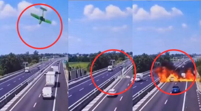 Una cámara de videovigilancia registró el instante en que una avioneta se precipitó sobre una autopista en Italia, causando la muerte de dos personas.