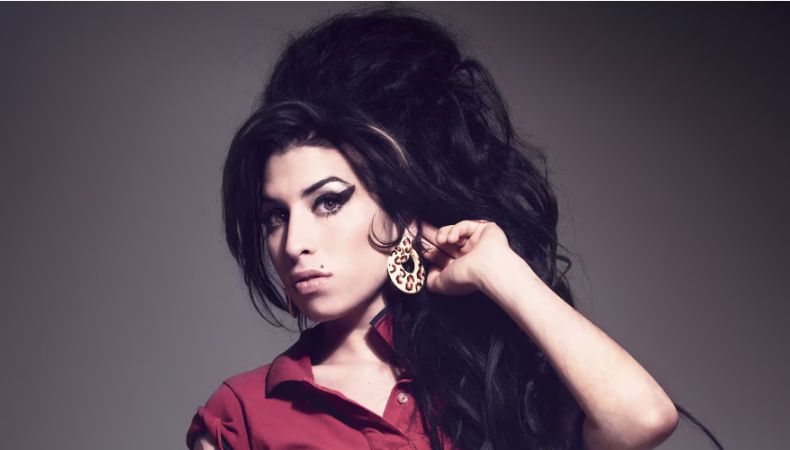 La cantante británica falleció el 23 de julio de 2011 a los 27 años, dejando una huella imborrable en la música contemporánea.