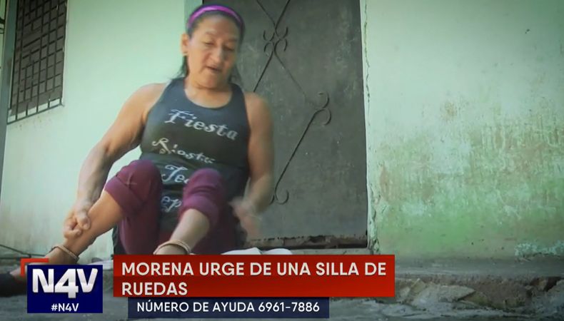 Morena, una mujer que, desde muy pequeña, enfrenta serias dificultades de movilidad a causa de una mala praxis médica. Ella pide una silla de ruedas para movilizarse.