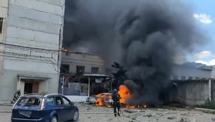 Ataques rusos dejan al menos cinco fallecidos en Ucrania El presidente de Ucrania, Volodimir Zelenski, denunció nuevos ataques rusos que coinciden con los intentos de alto el fuego propuesto por Kiev y rechazados por Moscú.