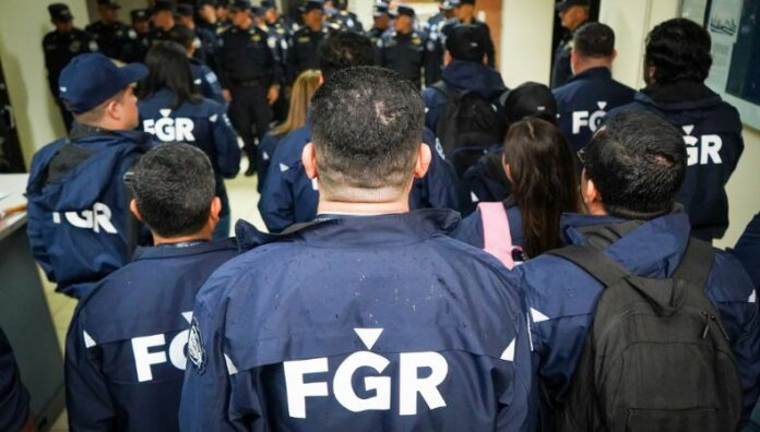 FGR emitió 23 órdenes de captura contra acusados por delitos informáticos La Fiscalía giró 23 órdenes de captura contra personas implicadas en delitos informáticos y otros ilícitos.