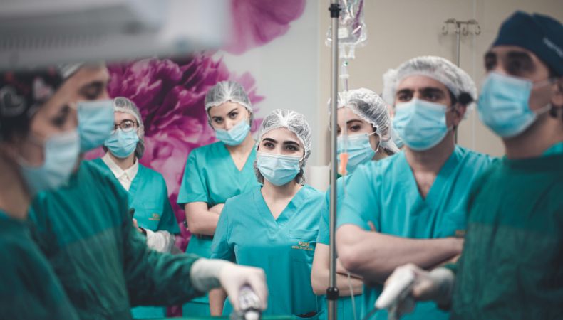 Entre los requisitos está validar el título, aprobar un examen de inglés para aplicar a las oportunidades de trabajo que ofrece Us Nurse.