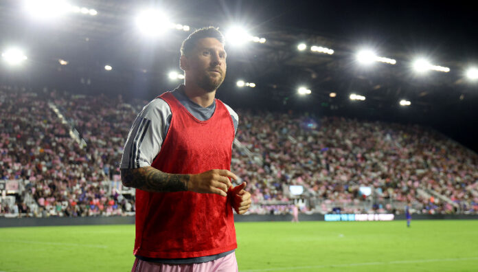 Messi sancionado por la MLS Lionel Messi recibió una sanción por negarse a disputar el juego de las estrellas de la MLS el pasado miércoles.