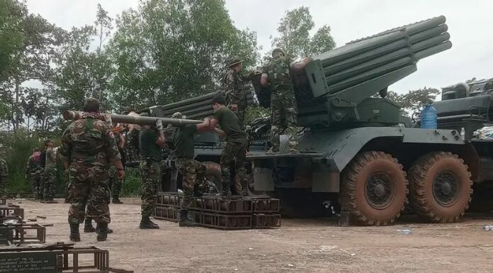 Tras dos días de combates mortales, Tailandia advirtió que el conflicto en la frontera con Camboya podría escalar a guerra.