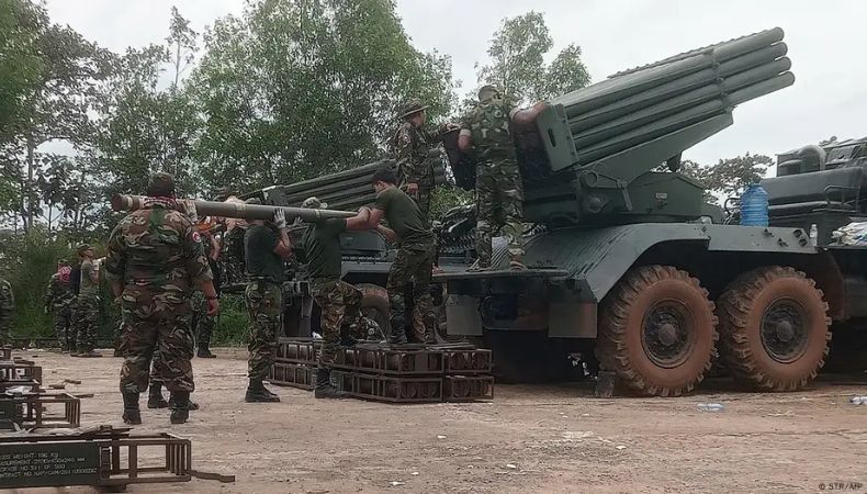 Tras dos días de combates mortales, Tailandia advirtió que el conflicto en la frontera con Camboya podría escalar a guerra.