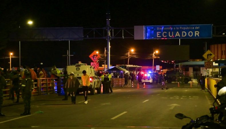 Más de 800 presos colombianos fueron deportados hacia su país a través del paso fronterizo en la provincia ecuatoriana de Carchi.