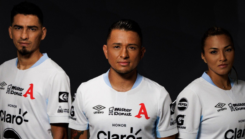 El campeón nacional, Alianza FC, presentó sus nuevos uniformes para la temporada 2025-26 de la Primera División.