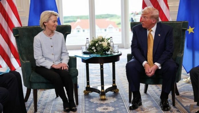 Trump y la UE alcanzan acuerdo comercial que evita escalada arancelaria Donald Trump y Ursula von der Leyen anunciaron un acuerdo para poner fin al enfrentamiento arancelario entre EE. UU. y la UE.