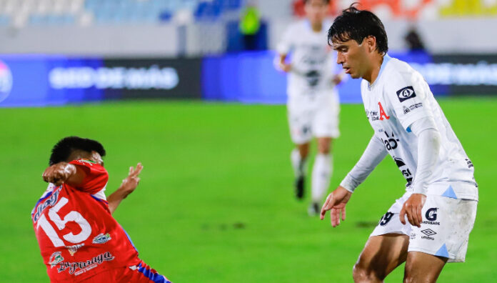 Alianza y Firpo empataron Alianza y Luis Ángel Firpo repartieron puntos en un partido marcado por la intensa lluvia en la jornada tres del Torneo Apertura 2025.