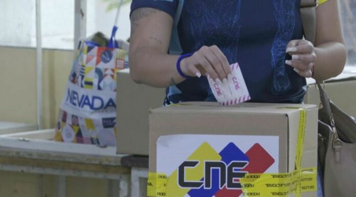 El chavismo ganó la mayoría de las alcaldías en elecciones boicoteadas por la oposición, coincidiendo con el aniversario de la reelección de Maduro.