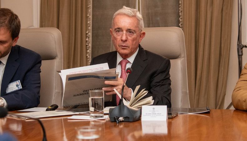 Declaran culpable al expresidente de Colombia, Álvaro Uribe, por soborno y fraude procesal