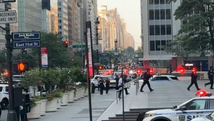 Al menos cuatro fallecidos en tiroteo ocurrido en Manhattan Un tiroteo se registró esta tarde en los alrededores de Park Avenue y la calle 51 de Midtown Manhattan. El tirador fue abatido.