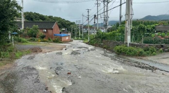 Más de 30 personas perdieron la vida en Pekín debido a las fuertes e intensas lluvias que han golpeado Pekín, la capital de China.