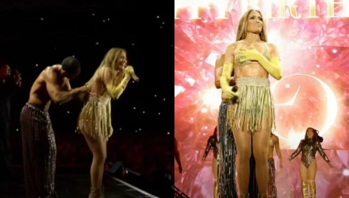 ¡Sin falda! Así quedó Jennifer López en pleno concierto Durante un concierto en Varsovia, la artista celebraba su cumpleaños cuando su falda cayó al suelo. Sin embargo, eso no la detuvo y continuó con el espectáculo.