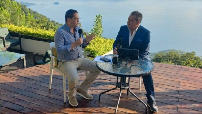 CEPA proyecta recibir 170 mil pasajeros en vacaciones de agosto A diario, en el periodo de vacaciones de agosto, 17 mil personas transitarán, saldrán y entrarán el Aeropuerto Internacional de El Salvador.