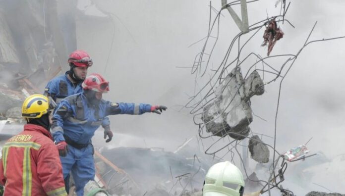 Ucrania: Al menos siete muertos, incluido un menor, en ataque ruso Un ataque con misiles y drones rusos contra Ucrania dejó al menos siete muertos, incluido un niño, y decenas de heridos, informaron las autoridades.