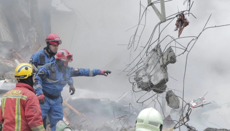 Un ataque con misiles y drones rusos contra Ucrania dejó al menos siete muertos, incluido un niño, y decenas de heridos, informaron las autoridades.