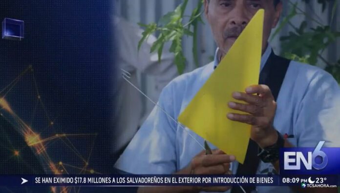 Capacitan en instalación de trampas para la mosca del gusano barrenador Esta es la primera capacitación en el país sobre el diseño de trampas para la mosca del gusano barrenador.