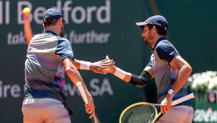 Marcelo Arévalo debuta con triunfo en el Masters de Canadá Marcelo Arévalo debutaron con victoria en el Masters 1000 de Canadá al imponerse a los checos Jakub Mensik y Jiri Lehecka.