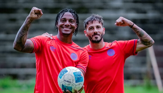 FAS y Águila se preparan para el Clásico nacional Club Deportivo FAS y CD Águila se enfrentan este sábado en una nueva edición del