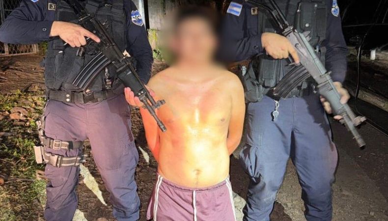 Un hombre de 24 años de edad fue capturado por atropellar a dos niñas en el cantón Melara en La Libertad Costa.