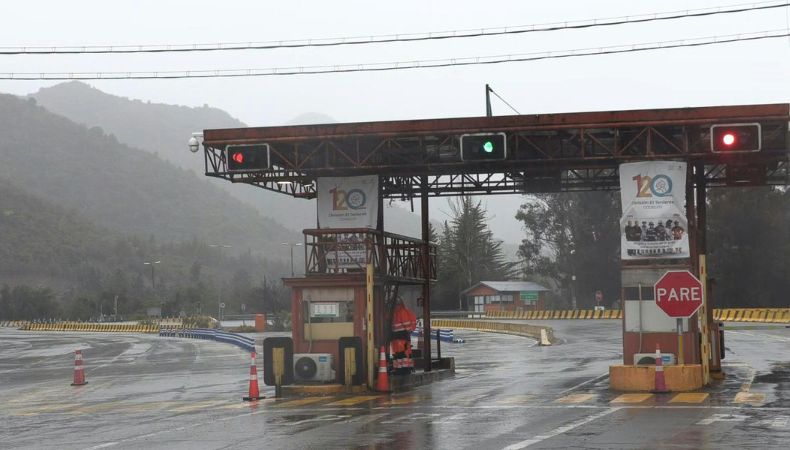 Rescatistas hallaron este sábado el cuerpo de uno de los cinco mineros que permanecían atrapados en la mina subterránea El Teniente.