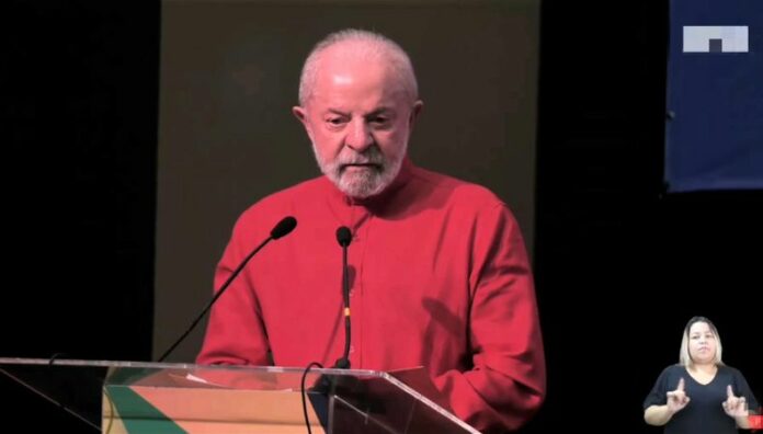 Brasil Lula está dispuesto a negociar con Trump y pide igualdad Brasil está dispuesto a negociar con el presidente de Estados Unidos, Donald Trump, por lo que pide un trato de igualdad.