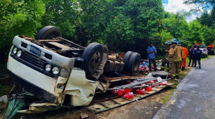 El viceministro de Transporte, Nelson Reyes, dijo que la distracción del conductor es la causa número uno de muertes por accidentes.