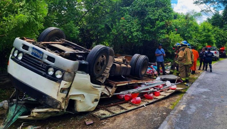 El viceministro de Transporte, Nelson Reyes, dijo que la distracción del conductor es la causa número uno de muertes por accidentes.