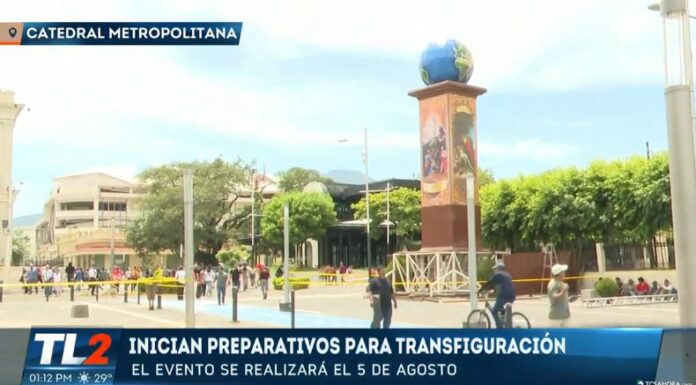 La Iglesia Católica se alista para celebrar mañana el tradicional acto de “la Bajada” del Divino Salvador del Mundo.