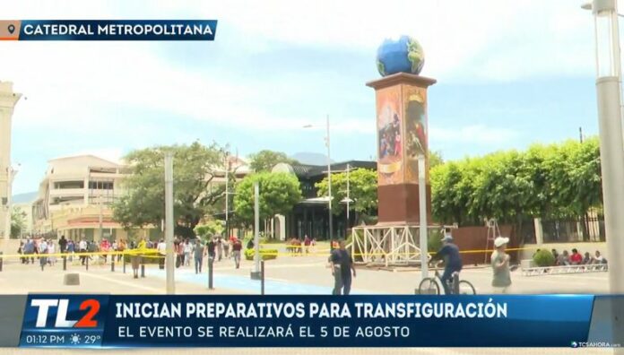 Avanzan preparativos para la Transfiguración del Divino Salvador del Mundo La Iglesia Católica se alista para celebrar mañana el tradicional acto de “la Bajada” del Divino Salvador del Mundo.