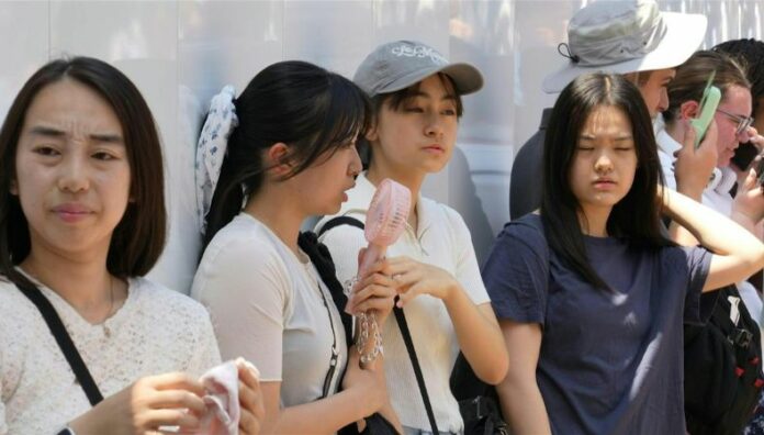 Japón batió este lunes 17 récords de temperatura Después de haber vivido los meses de junio y julio más calurosos desde que hay registros, Japón batió 17 récords de temperatura